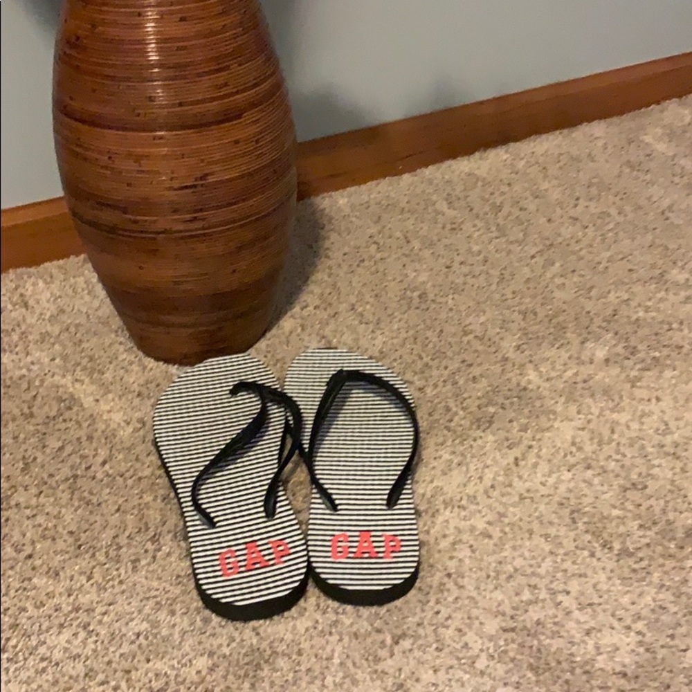 GAP flip flops